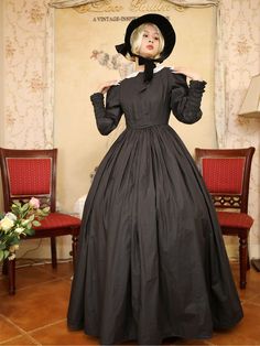 This price is for a dress and a shawl, and a bonnet.      	 		 			Size 			S 			M 			L 			XL 		 		 			Bust 			86 			90 			94 			98 		 		 			Waist 			68 			72 			76 			80 		 		 			Sleeve Length 			58 			60 			60 			62 		 		 			Full Length 			145 			146 			146 			147 Vintage Wedding Dress For Winter, Long Sleeve Winter Costume Dress, Victorian Dress For Costume Party, Winter Costume Dress With Long Sleeves, Winter Costume Long Sleeve Dress, Winter Long Sleeve Costume Dress, Victorian Long Sleeve Costume Dress, Regency Style Long Sleeve Dress For Costume Party, Regency Style Long Sleeve Fall Dress