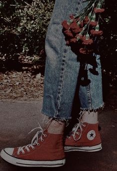 All Star Cano Alto, Red Converse, All Stars Converse, Aesthetic Shoes, Aesthetic Images, Retro Aesthetic, Red Aesthetic, Character Aesthetic, Shadowhunters