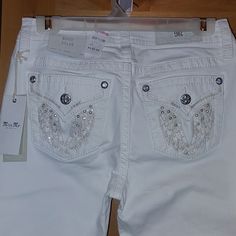 Brand New Never Worn Beautiful Pair Of White Original Angel Wings Jeans With Embedded Rhinestones On Wings. Size Is 27x34 Mid-Rise Boot Cut. These Are Very Hard To Find Used Much Less Brand New. White Miss Me Jeans, White Jeans Y2k, Yellow Quince, Jeans Y2k, Bootcut Pants, Dream Style, Jeans White, Embroidered Jeans, Miss Me Jeans