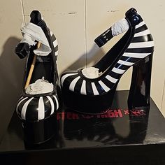 Monster High Yru Fright N/W/T Never Worn Brand New Monster High Shoes For People, Yru Shoes Monster High, Yru Monster High Shoes, Monster High Shoes Irl, Monster High Boots, Monster High Heels, Monster Shoes, Converse Heels, Monster High Fashion