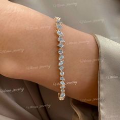 Luxury Multi-stone Diamond Bracelet For Gift, Moissanite Bracelet, Style Theory, Aniversary Gifts, Gold Tennis Bracelet, Bracelet Luxury, Diamond Bracelet Design, Plus Size Rings, Bracelet Diamond