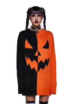 Trickz N Treatz Two Tone Pumpkin Oversized Sweater - Black/Orange – Dolls Kill Halloween Wishlist, Halloween Boutique, Halloween Lingerie, Pumpkin Sweater, Dulces Halloween, Punk Rock Outfits, Pumpkin Outfit, Halloween Clothing, Gender Neutral Clothes