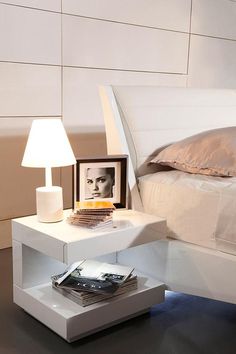 Vig Furniture Modrest Esso Modern White Glossy Nightstand Nightstands Bedroom, Minimalist Nightstand, Bedroom Theme, Oak Nightstand, Cube Design, White Nightstand, Wood Accent, Modern Bedroom Design, Creative Furniture