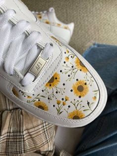 Customized AF1's with hand-painted sunflower design! This design is painted on brand new white women's Nike Air Force 1 '07's (come with box). Unlike my other listing, this design is also painted on the toe boxes of the shoe. These shoes are made to order, so I do not accept returns/refunds. Shoes are painted with Angelus leather paint and then sealed with a waterproof matte acrylic finisher (also Angelus brand). Feel free to message me with any questions you might have about this product :) Cute Converse Shoes, Painted Shoes Diy, Custom Sneakers Diy, Boty Nike, Skor Sneakers, Desain Buklet, Custom Painted Shoes, Diy Sneakers, Custom Shoes Diy