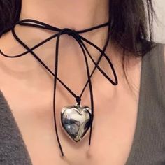 New Color Silver #192 Colar Aesthetic, Big Heart Necklace, New Goth, Pendant Choker Necklace, Black Velvet Choker, Heart Shaped Pendant Necklace, Yeah Yeah, Pendant Choker, Gothic Necklace