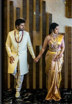 South Indian Engagement Photos, South Indian Engagement, Reception Poses, Bridegroom Outfits, Indian Engagement Photos, Marriage Outfit, Hindu Wedding Photos