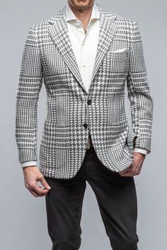 Hanan Cashmere Sport Coat in Grey - AXEL'S Grey Scheme, Blazer Outfits Men, Relaxed Elegance, Mens Tailor, Cashmere Fabric, Elegant Sophisticated, Men Classic, Single Breasted Jacket, Outfits Men