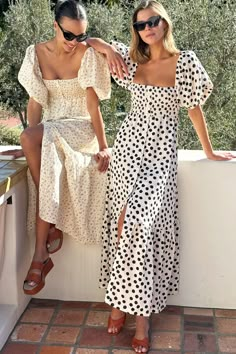 Santiago Maxi Dress - Anne Flowers Gold Linen - Emerson Fry Summer Outfits For Paris, Postpartum Style, Linen Dresses Summer, Emerson Fry, Maxi Dress Sale, Spring Look, Grace Kelly, Audrey Hepburn, Square Neckline