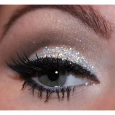 CRYSTAL SMOKEY EYE Silver Glitter Eye Makeup, Ball Makeup, Make Up Designs, Silver Makeup, Prom Eye Makeup, Dance Makeup, Formal Makeup, Glitter Eye Makeup, Eye Makeup Pictures