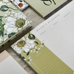 Weekly Planner A4 - Spring Blossom planner202 Yearly Planner Template, Planner Photography, Gardening Gifts, Floral Planner, Planner Minimalist, Creative Planner, Day Planner Design, Task List, Baby Themes