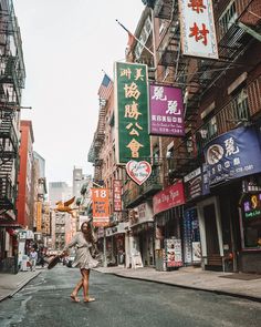 Chinatown, NYC. Get a local's guide to New York City to find the best things to do in NYC and an NYC neighborhood guide to help you plan your quick trip to New York City. #newyorkcity #nyctravel | NYC things to do in | best things to do in New York City | New York City best things to do in | New York City neighborhoods | New York City neighborhood guide | things to do in NYC by neighborhoods | NYC locals guide | locals guide to New York City | New York City locals guide 4 Days In New York, New York City Itinerary, Things To Do In Nyc, Trip To Nyc, Bridge City, Island Pictures