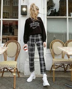 Plaid Pants Outfit Casual, Plaid Pants Outfit Winter, Plaid Pants Outfit Work, Plaid Pants Outfits, How To Style Plaid Pants, Outfit Ideas Female, Grunge Outfits Pants, Euphoria Outfits, Pant Outfits For Women