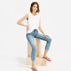 Everlane Crew Neck Top For Spring, Everlane Casual Tops Relaxed Fit, Everlane Cotton Tops For Spring, Everlane Stretch Tops, White Everlane Tops For Spring, White Cotton Everlane Tops, Spring Everlane Tops For Daywear, Everlane Spring Tops For Daywear, Everlane White Tops For Spring