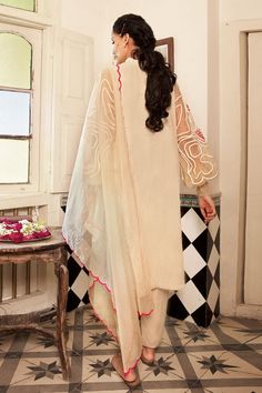 Puff Sleeve Kurta, Knot Embroidery, Kurta Set For Women, Ivory Silk, Pattern Embroidery, Summer Suits, Silk Embroidery, Silk Organza, Fabric Silk