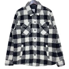 GAP Flannel Checkered Fleece Jacket Size  Large * Size on Tag : L * Manual Measurement (inch) : Chest 24, Length 30.5, Shoulder 18, Sleeve 27.5, Hem 23. * Recommended for Size : Large (L)  * Color : Black / White * Condition : Used Condition. * See photos for details. * Free Defect : No Stain, No Holes, No Tears, No Faded. 107 Plush Coat, America Today, Autumn Fashion Women, Plaid Shirt, Fleece Jacket, Black Hoodie, Vest Jacket, Brand Logo, Gap