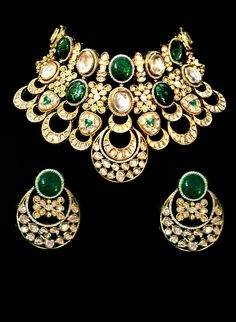 Kundan bridal choker with emerald gems Luxury Kundan Statement Jewelry, Luxury Green Kundan Choker, Luxury Kundan Jewelry With Stone Work, Luxury Stone Work Jewelry For Festive Season, Luxury Kundan Chandbali Jewelry, Luxury Wedding Jewelry Sets With Gemstones, Kundan Chandbali Jewelry With Stones, Luxury Stone Work Jewelry Sets For Festive Occasion, Luxury Stone Work Jewelry For Festivals