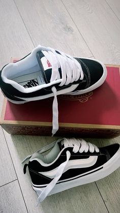 Shoes Sneakers Jordans, Hype Shoes, Shoe Inspo, Aesthetic Shoes, Vans Sneakers, Pretty Shoes, Adidas Nike