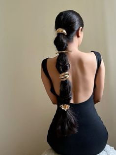 Elegant Simple Hairstyles, Cute Ponytail Hairstyles, Elegant Ponytail, Hair Ponytail Styles, Ponytail Styles, Amazing Outfits, Thrift Store Finds, Aesthetic Hair, العناية بالشعر