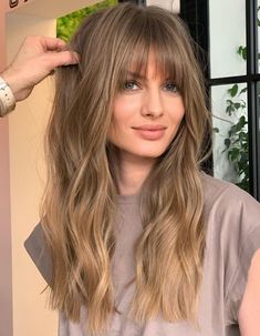 Bangs And Balayage, Messy Wavy Hair, Hair Change, Classic Wear, Vlasové Trendy, Hair 2024, Wispy Bangs, Long Bangs, Long Hair With Bangs