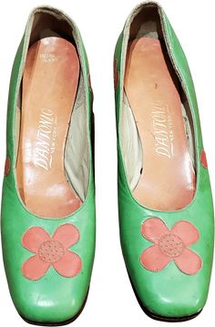 1960’s green & pink flower power leather mod pumps by Dantonlo.Approx. size 8, very narrow.Good condition. Storing Lemons, Flower Shoes, Century Clothing, 60s Mod, Aesthetic Shoes, 1960s Fashion, Tory Burch Flats, Green And Pink, Pink Flower