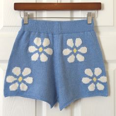 Moon & Madison Daisy Jacquard Knit High Waisted Relaxed Fit Soft Shorts Size Small New Without Tags, Never Worn, Perfect Condition These Adorable Pull On Shorts Feature An Elastic Waistband, High Rise, And Short Length. They Are Blue In Color With White And Yellow Daisies Jacquard Knit Throughout. They Are Extremely Soft With A Casual, Relaxed Fit. Comfortable, Lightweight, And Breathable Making Them Perfect For Spring And Summer. Super Cute And High Quality! 100% Polyester Flat Lay Measurements Daisy Shorts, Pacsun Shorts, Pull On Shorts, Yellow Daisies, Floral Knit, Jacquard Knit, Tennis Dress, Soft Shorts, Retro Dress