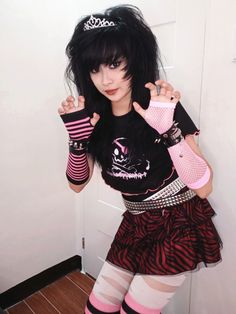 Emo Fits Girl, Scene Girl Outfits 2000s, Cringe Outfits, Emo Outfits Girl, Black Scene Girl, Scene Queen Aesthetic, Emo Girl 2000s, Scene Queen Outfit