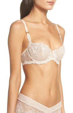 Feminine Full Cup Bra With Padded Cups, Feminine Full Cup Bra With Removable Cups, Feminine Push-up Bra With Removable Cups, Delicate Underwire Bra With Removable Pads, Delicate Underwire Bra With Padded Cups, Beige Padded Cups Bra For Wedding, Beige Full Cup Bra With Delicate Lace, Beige Padded Cup Bra For Wedding, Beige Padded Wedding Bra