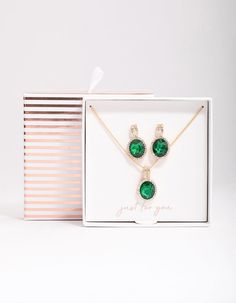 Discover our wide range of gift-ready jewellery pieces at Lovisa. Whether you're planning on spoiling a loved one (or yourself), explore gifts to remember from the Lovisa Gifting Collection. This gift box contains a simple gold jewellery set with a pair of halo stud earrings and an emerald necklace to match. Product Information Packaging: Jewellery from our Gifting Collection comes wrapped and ready in a Lovisa gift box, ready to surprise your loved ones! Contents: This gift box contains a pair Match Packaging, Packaging Jewellery, Gold Jewellery Set, Halo Jewelry, Halo Stud Earrings, Gold Jewelry Sets, Gold Jewelry Simple, Halo Earrings Studs, Emerald Necklace