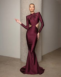 Runaway Model, Award Show Dresses, High Fashion Dresses, Fashion Silhouette, Emerald Green Dresses, Green Dresses, Long Sleeve Gown, Gala Dresses, Summer Dress Outfits