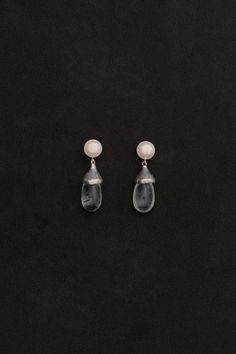 Succession Fashion, Vintage Chanel Earrings, Modern Pearl Earrings, Dream Earrings, Pearl Earrings Designs, Jewellery Aesthetic, Natural Pearl Jewelry, Aesthetic Fit, Contemporary Bridal