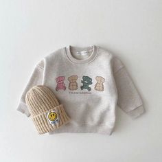 This casual baby long-sleeve sweatshirt is perfect for keeping your little one warm and comfortable during the spring and autumn months. The soft cotton material is gentle on their skin, and the cartoon pattern adds a touch of fun and personality. The sweatshirt is also a good choice for babies who are growing quickly, as it fits true to size. Features: Soft cotton material Cartoon pattern O-neck Regular sleeve True to size Fits babies 0-24 months Benefits: Keeps your baby warm and comfortable G Playful Long Sleeve Sweatshirt With Character Print, Playful Cartoon Print Sweatshirt For Playtime, Casual Long Sleeve Sweater With Bear Print, Playful Cartoon Print Sweatshirt For Winter, Playful Winter Sweatshirt With Cartoon Print, Spring Cartoon Print Sweatshirt, Spring Cartoon Print Long Sleeve Sweatshirt, Cartoon Style Cotton Top With Letter Print, Cotton Cartoon Style Tops With Letter Print