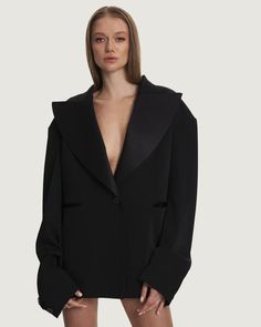 Blazer As A Dress, Blazer Collar, Oversize Blazer, Oversize Style, Slow Fashion Brands, Tres Chic, Oversized Blazer, In The Mood, Black Blazer