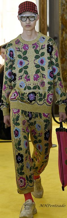 Gucci Fall 2018 Ideas For Flowers, Mens Runway, Flowers Fashion, Fashion Flowers, Gucci Brand, Trendy Flowers, Knit Bottom, Alessandro Michele