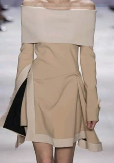 Pretty Christian Dior dress worn at the show Very good state Runs small and will fit an S no return or exchange Please ask your questions before purchasing Detail Couture, Fashion Weeks, 가을 패션, 2016 Fashion, Fall 2016, Mode Inspiration, Mode Style, Fashion Details, Couture Fashion