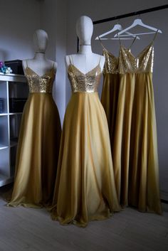 "Handmade Charming Chiffon With Top Sequin Gold Bridesmaid/Prom/Evening Dress. Dress Can Be Customised For Different Sleeve Length, Neckline, Hem length Etc. or make other changes to the design/shape and for more extensive design changes, there may be an additional fee. → Flattering Glittery Sequin Bridesmaids Dress In Any Colour. (Make Note Of The Colour) → Plus Sizing & Maternity Requirements To Accommodate More Personnel Perfect Dress. The 'Gul Altın' gown features a sweetheart neckline. Golden Evening Gown, Gold Bridesmaid Dress, Gold Sequin Bridesmaid Dress, School Event Dress, Gold Prom, Sequin Bridesmaid, Gold Bridesmaid Dresses, A Line Cocktail Dress, Gold Prom Dresses