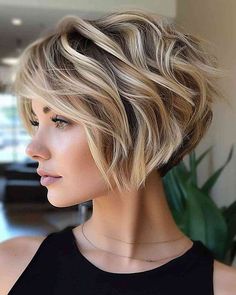 30 Stunning Short Hair With Layers Ideas - Glamour Corner Woman Haircut With Bangs, Very Short Shag Haircut, Long Pixie Bob, Kadeřnické Trendy, Woman Hairstyles, Midlife Crisis, Vlasové Trendy, Bob Haircut For Fine Hair, Messy Short Hair