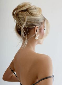 💎💃 Earrings: Your daily dose of sparkle and sass! #EarCandy #AccessorizeWithStyle Updo For Brides, Blonde Bride, Unique Wedding Hairstyles, Guest Hair, Bridesmaid Hair Makeup, Wedding Hair Inspiration, Hair Colours, Wedding Updo, Bridal Hair And Makeup