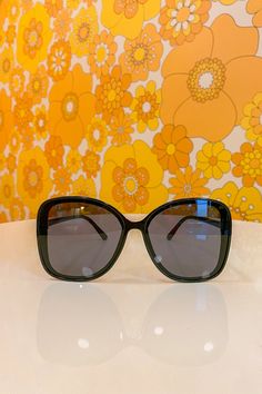 Vintage '70s-inspired sunglasses featuring a large black frame! Super beautiful and flattering on all face shapes. Very Fawcett-esque. ✿    DETAILS MEASUREMENTS                       UV protection: 100% Lens Width: 2.25" Lens Height: 2.75" 60s Sunglasses, Sunglasses Ideas, 70s Clothes, Hair Accessories Pins, All Face Shapes, Coaster Art, Style Bundle, Shoe Gifts, 70s Inspired