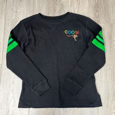 Nwt Coogi Black Green Thermal Long Sleeve Top Size 12/14 Boys K14 Winter Tops With Letter Print For Playwear, Winter Letter Print Top For Playwear, Sporty Long Sleeve Playwear Top, Sporty Long Sleeve Tops For Playwear, Black Long Sleeve Tops For Playwear, Black Cotton Tops For Playwear, Cool Cotton Winter Tops, Cool Cotton Tops For Winter, Cool Long Sleeve Cotton Tops