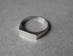 Solid silver ring, women signet ring, delicate signet ring, geometric silver ring, sterling silver r Signet Ring Gold, Signet Rings Women, Delicate Gold Necklace, White Gold Wedding Band, Edgy Jewelry, Silver Signet Ring, White Gold Wedding Bands, Gold Signet Ring, Box Handmade