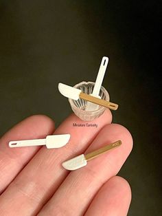 Dollhouse Spatula 1 Piece Dollhouse Kitchen 1:12th Scale Dollhouse Furniture Dollhouse Mini Miniatures Miniature Kitchen - Etsy 3d Printing Miniatures, Mini Doll House Furniture, Fairy House Crafts, Miniature Dollhouse Accessories, Dollhouse Miniatures Kitchen, Mini Stuff, Diy Dollhouse Furniture Easy