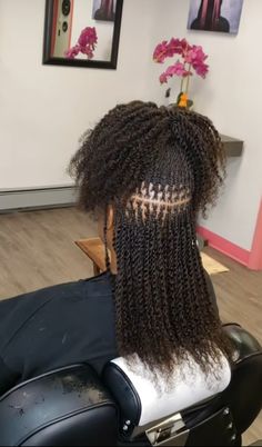 Micro Locs Twist Styles, Micro Mini Twists Natural Hair, Soft Kinky Hairstyles, Micro Twist Hairstyles, Micro Twist Styles, Kinking Hair Styles, Short Mini Twists With Extensions