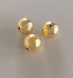 ***Minimum order is $10.00 - Prior to shipping charges. 22K Gold Plated 14mm Brass Bead, Hammered Gold BeadsLuxurious Gold!!!  Generous Size, 14mm!!!A soft and very pretty hollow bead with hammered texture. Very clean holes, made using the extruded process.  Brass base.  Finest Quality made and plated in the USA.14mmHole size - 1.5mm1 Order = 2 Pcs8mm Gold Version:https://www.etsy.com/listing/386976968/22k-gold-plated-copper-bead-hammered10mm Gold Version:https://www.etsy.com/listing/178840018/2 Small Envelopes, Hammered Gold, 22k Gold, Gold Beads, Pearl Earrings, Gold Plate, Copper, Plating, Stud Earrings