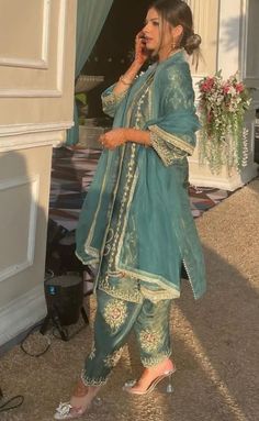 Organza Pakistani Suits, Punjabi Suit Colour, Punjabi Wedding Suits, Tissue Suit, Punjabi Boutique Suits, Kurti Anarkali, Organza Kurta