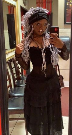 Afro Goth Women, Punk Black Women, Goth Black Women, Alt Black Woman, Gothic Black Women, Cute Gothic Outfits, Punk Fashion Women, Goth Piercings, Piercings Black