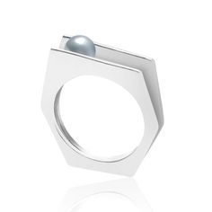 This contemporary ring has an unusual and distinctive design. The ring features a Freshwater Pearl set between two ring bands. The pearl seems to float between the bands, which come together at the base of the ring. The ring has an irregular hexagonal shape.The ring is set in Sterling Silver with a grey Freshwater pearl. Hammered Silver Jewelry, Silver Jewelry Box, Contemporary Ring, Gold Cocktail Ring, Gold Cocktail, Pearl Set, The Pearl