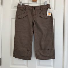 Nwt Free People Brown Houndstooth Checkered Capri Pants Size 4 Fall Workwear Capris With Pockets, Mid-rise Capris For Fall Workwear, Casual Plaid Bottoms With Welt Pockets, Plaid Bottoms With Pockets For Business Casual, Business Casual Wide Leg Houndstooth Bottoms, Short-length Pants For Fall Workwear, Casual High-waisted Houndstooth Pants, Fall Fitted Capris With Pockets, Fitted Capris With Pockets For Fall