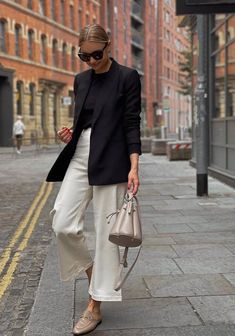 How To Wear a Blazer in 2024 — No Time For Style How To Look Expensive, Chique Outfit, Black And White Outfit, Nashville Outfits, Looks Street Style, Mode Inspo, Blazer Outfits, 가을 패션, Style Mistakes