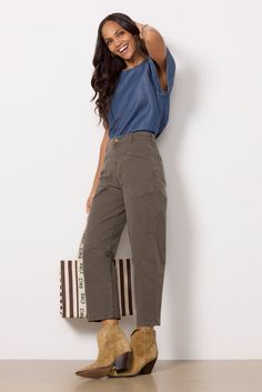 Elevate your everyday look with the Emerson Pant by EVEREVE, featuring a relaxed, gently bowed leg, high-rise fit, and cotton-lyocell blend fabric. The front patch pockets add a hint of utility-inspired style, while the ankle-length hems are perfect for showing off your shoe game. | EVEREVE Women's Emerson Pants, Size 32, Green Chic Cargo Style Cotton Jeans, Chic Wide Leg Cotton Pants For Elevated Casual, Elevated Casual Cotton Wide Leg Pants With Pockets, Chic Cotton Wide Leg Pants For Smart Casual Occasions, Chic Cotton Wide Leg Pants For Elevated Casual Wear, Cotton Wide Leg Pants With Pockets For Casual Wear, Wide Leg Cargo Pants For Elevated Casual Occasions, Smart Casual Wide Leg Cotton Cargo Pants, Wide-leg Cotton Jeans For Work