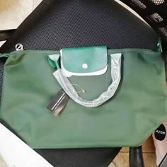 Brand Name: COSSLOOShape: HobosPlace Of Origin: GUANG DONG ProvinceOrigin: CN(Origin)Main Material: NylonLining Material: NylonGender: WOMENPattern Type: SolidOccasion: VersatileInterior: Cell Phone PocketDecoration: ButtonClosure Type: Zipper & HaspStyle: CasualExterior: Silt PocketHardness: SOFT Nylon Shoulder Bag With Top Handle For Daily Use, Nylon Top Handle Shoulder Bag For Daily Use, Solid Color Nylon Shopping Bags, Nylon Top Handle Bag For Daily Use, Top Handle Nylon Shopping Bag, Large Capacity Nylon Travel Bag With Double Handle, Large Capacity Double Handle Nylon Travel Bag, Nylon Satchel Bag For Shopping, Green Nylon Satchel Shoulder Bag